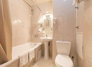 Гостиница Мартон ВДНХ Москва Стандартный двухместный номер с 1 кроватью или 2 отдельными кроватями-11